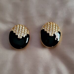 *Glamor Clip on Earrings